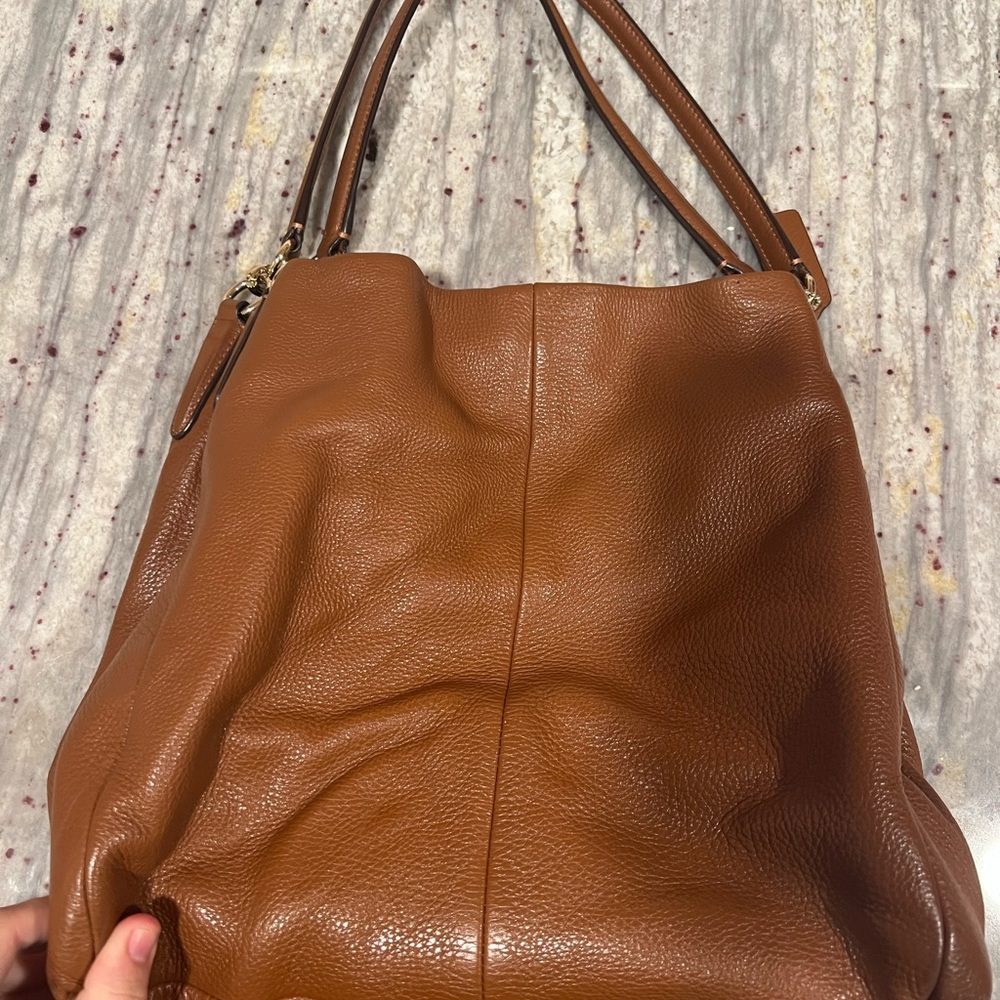 Coach leather camel colored hobo bag EUC